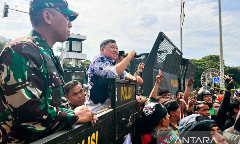 Kemenhub pastikan bahas tuntutan ojol hambatan potongan tarif perangkat lunak