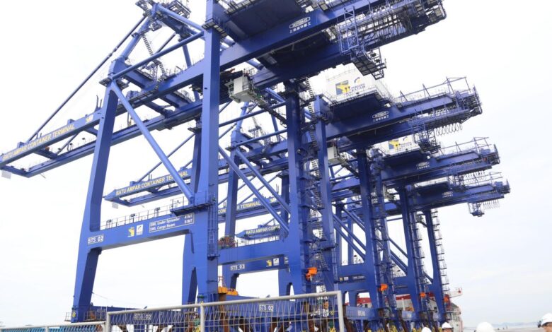 Empat STS crane baru tingkatkan kapasitas Pelabuhan Batu Ampar Batam
